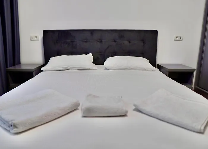 Coresi Topcity 2Camere Apartment
